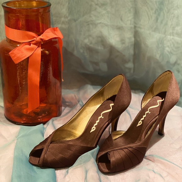 Shoe - Picture 2 of 8